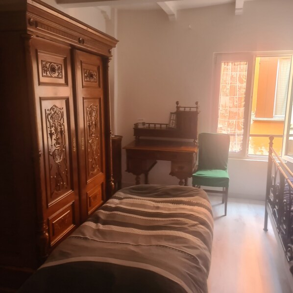 1 bedroom, desk, iron/ironing board, free WiFi