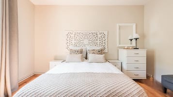 3 bedrooms, iron/ironing board, internet, bed sheets