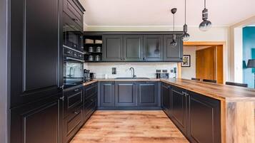 Microwave, oven, stovetop, dishwasher