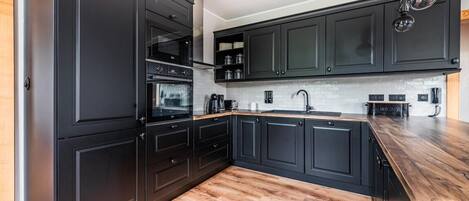 Micro-ondes, four, plaque de cuisson, lave-vaisselle