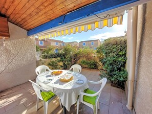 Outdoor dining - Bora Bora 2 by Interhome (Gruissan)