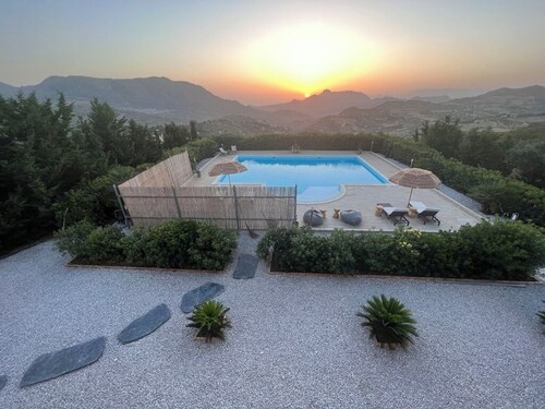 Epic Sicilian Views • Pool, Gym, Sauna, Game Room near Palermo, Cefalu