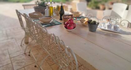 VILLA GINEVRA: typical Salento pajara with swimming pool in the Salento countryside.