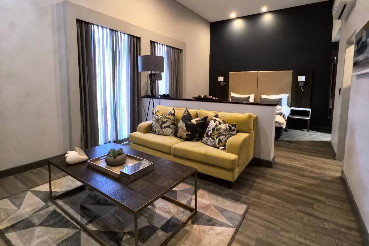 Suite | In-room safe, desk, laptop workspace, blackout drapes