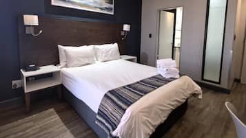 Double Room | In-room safe, desk, laptop workspace, blackout drapes