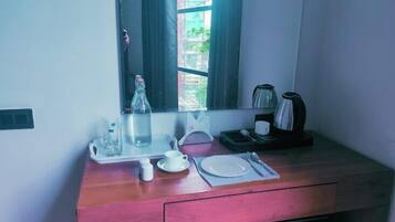 Classic Suite, Balcony | In-room dining