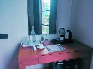 Suite clásica, balcón | Servicio de comidas en la habitación