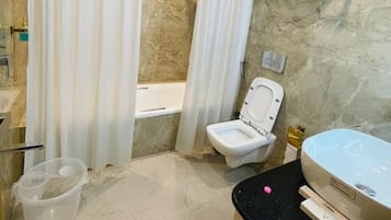 Perhesviitti | Kylpyhuone