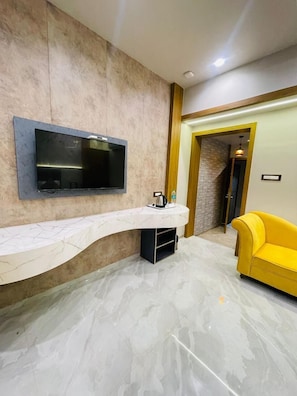 Deluxe Double Room | Free WiFi