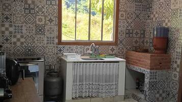 Refrigerador, microondas, parrilla de estufa y licuadora