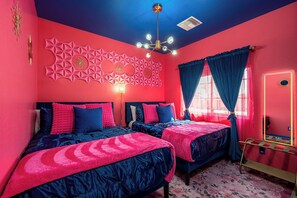 4 bedrooms, iron/ironing board, WiFi, bed sheets