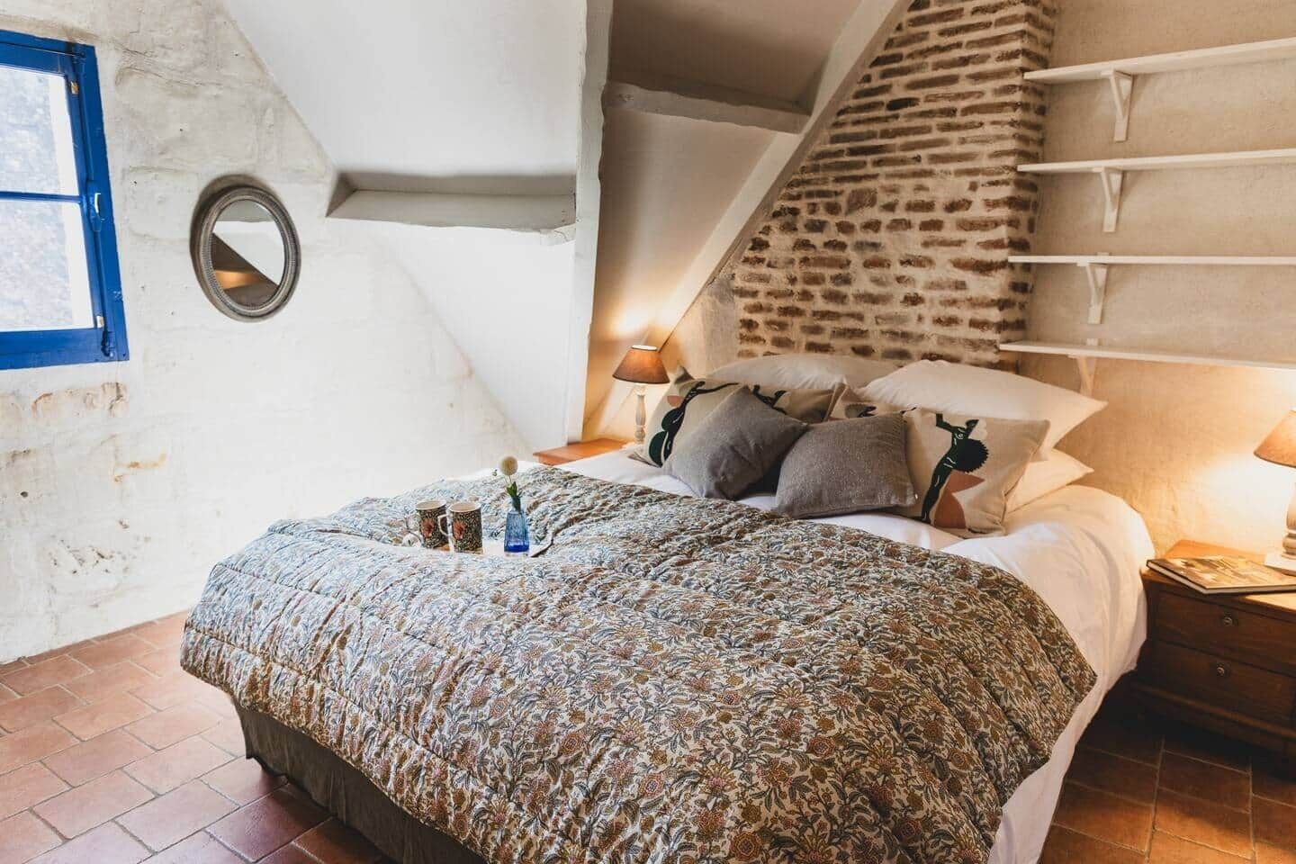 3 slaapkamers, een bureau, een strijkplank/strijkijzer, reisbedje