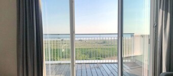 Great penthouse with 20 sqm roof terrace, North Sea view, sauna and hot tub!