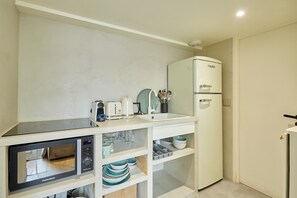 Refrigerador, microondas, parrilla de estufa y lavavajillas 