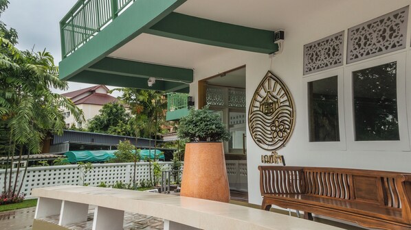 المنشأة من الخارج