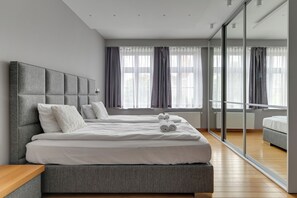 Hypo-allergenic bedding, iron/ironing board, free WiFi