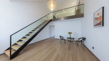 Loft familiar | Escritorio, espacio para trabajar con laptop y wifi gratis