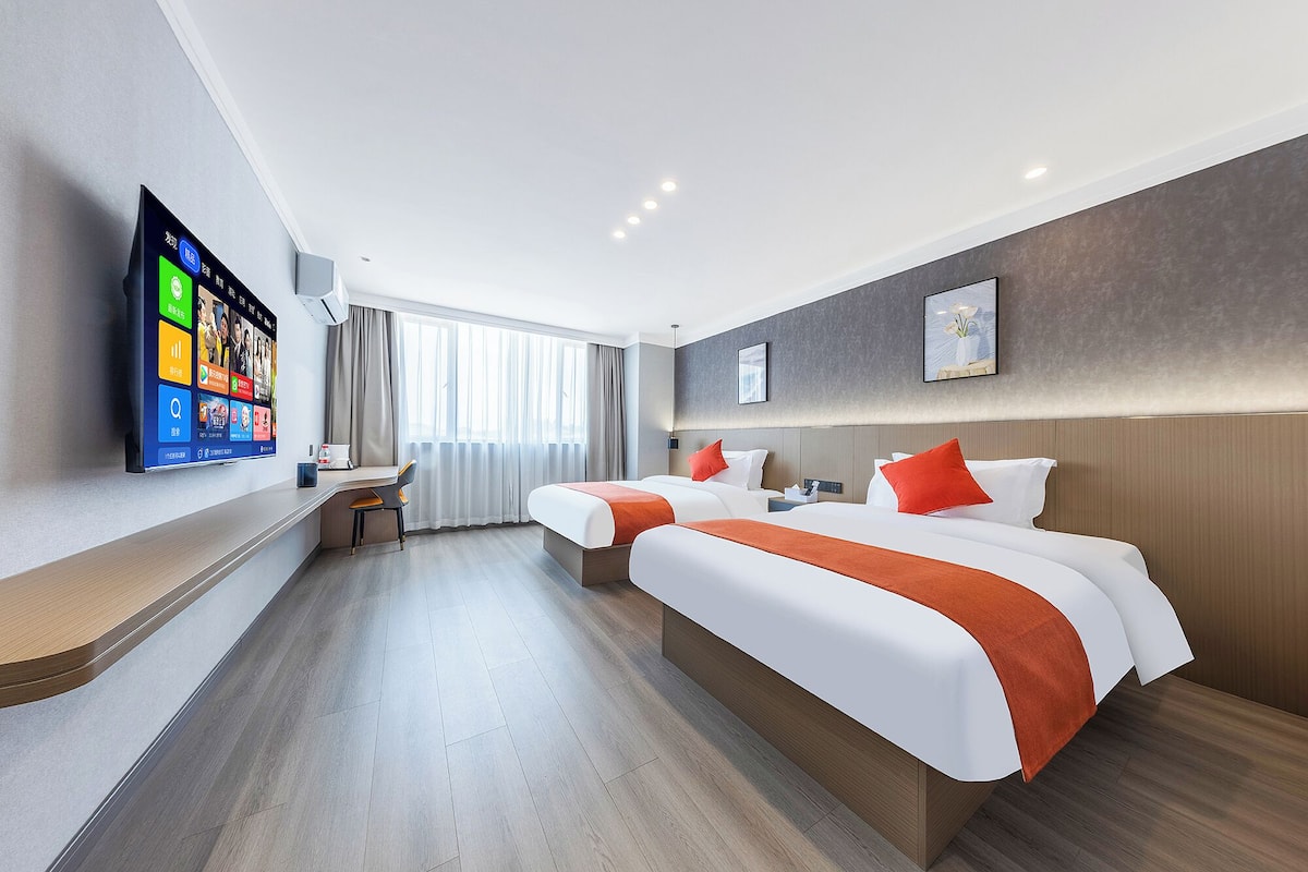 Habitación Confort con 1 cama matrimonial o 2 individuales | Escritorio, espacio para trabajar con laptop y wifi gratis