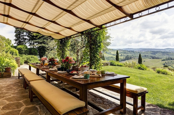 Outdoor dining