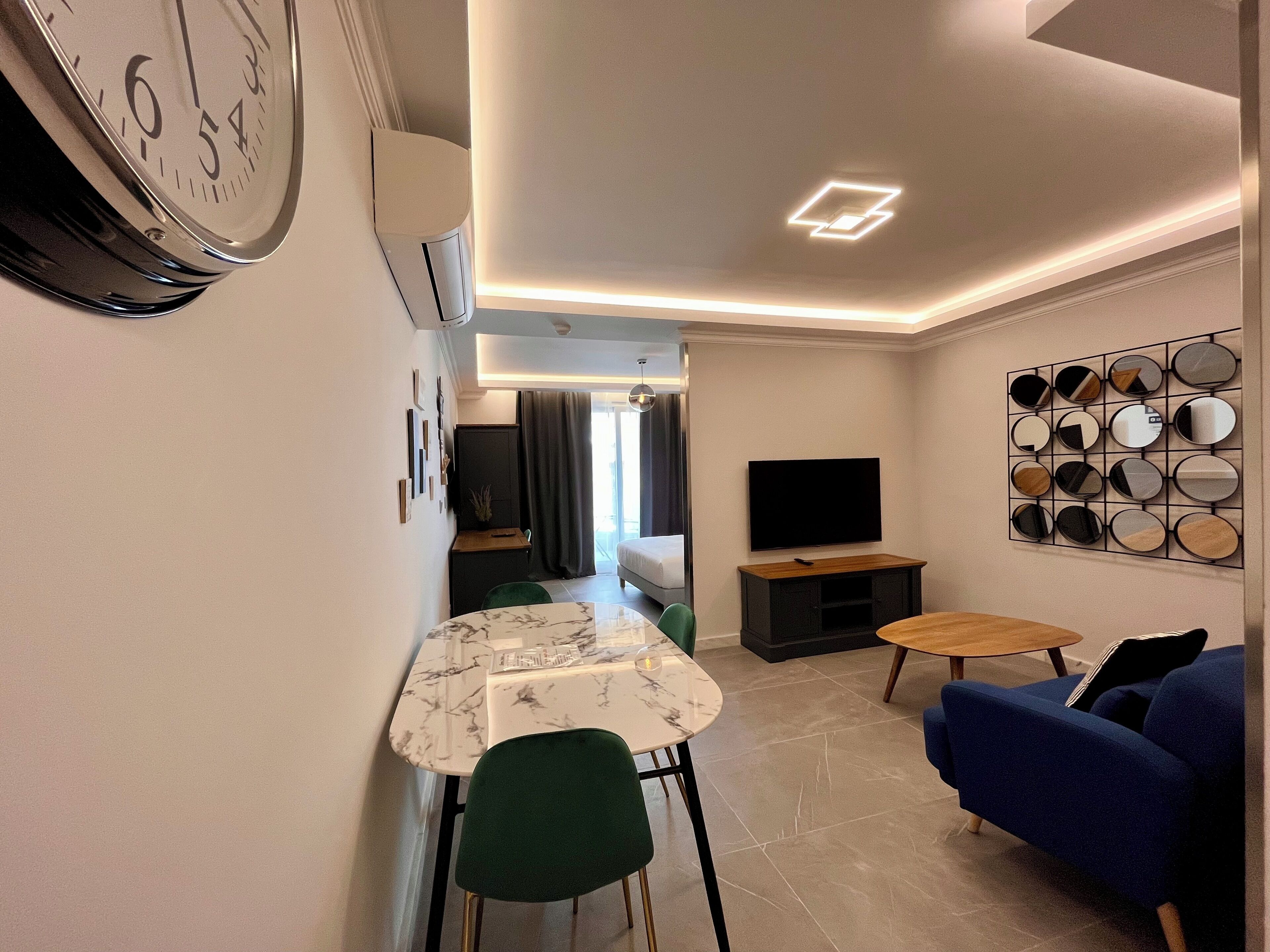 Superior studio | Een strijkplank/strijkijzer, gratis wifi