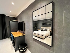 Estudio Deluxe | Tabla de planchar con plancha y wifi gratis