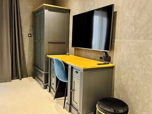 Deluxe Studio | Room amenity