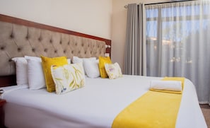 Quarto casal executivo | Cofres nos quartos, escrivaninha, Wi-Fi de cortesia