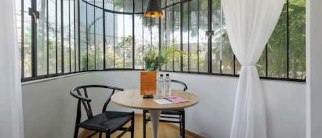 تناول الطعام