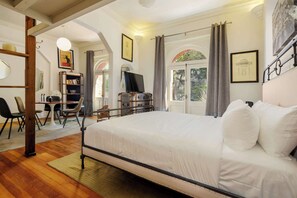 1 habitación, tabla de planchar con plancha, wifi y ropa de cama 