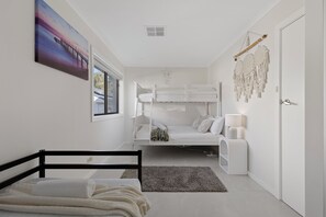 Iron/ironing board, WiFi, bed sheets