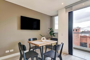 Dining - w* | Cozy 2BR w/ Balcony in Santa Barbara (Bogotá)