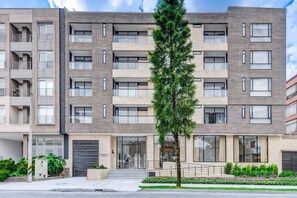 Exterior - w* | Cozy 2BR w/ Balcony in Santa Barbara (Bogotá)