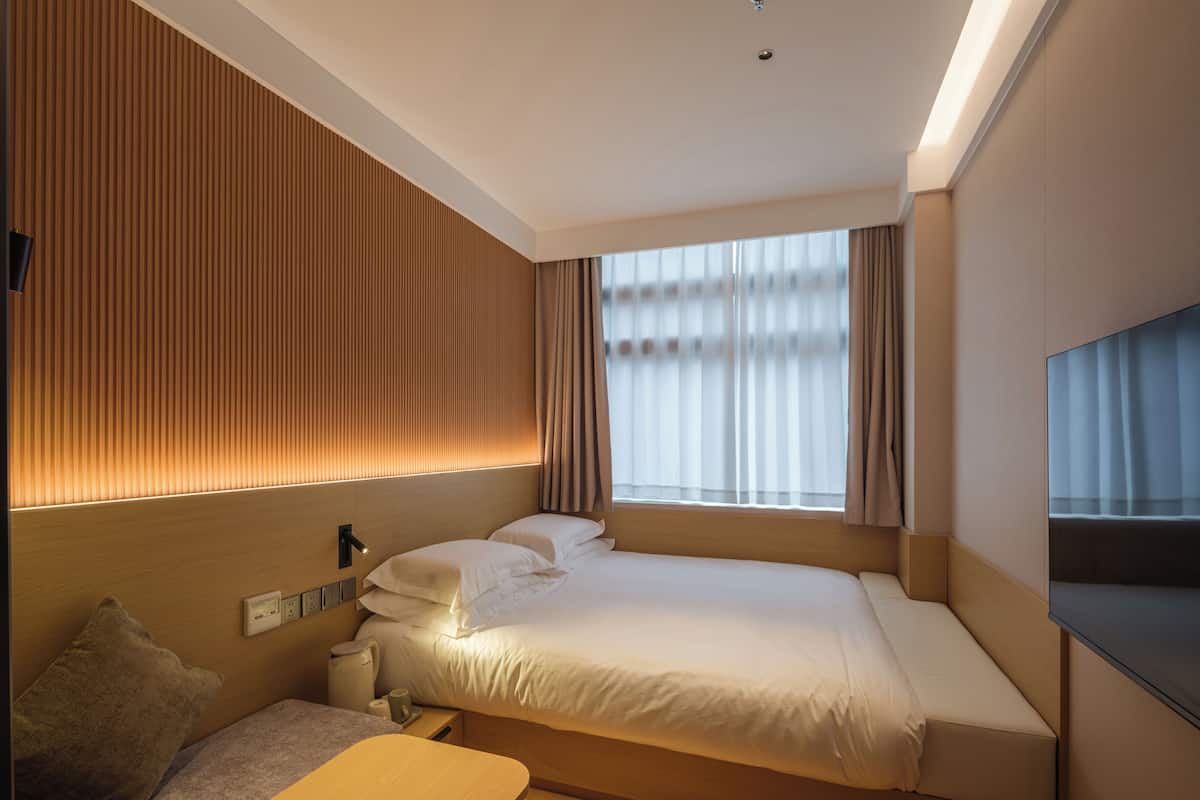Comfort Double Room, Non Smoking | Free WiFi, bed sheets