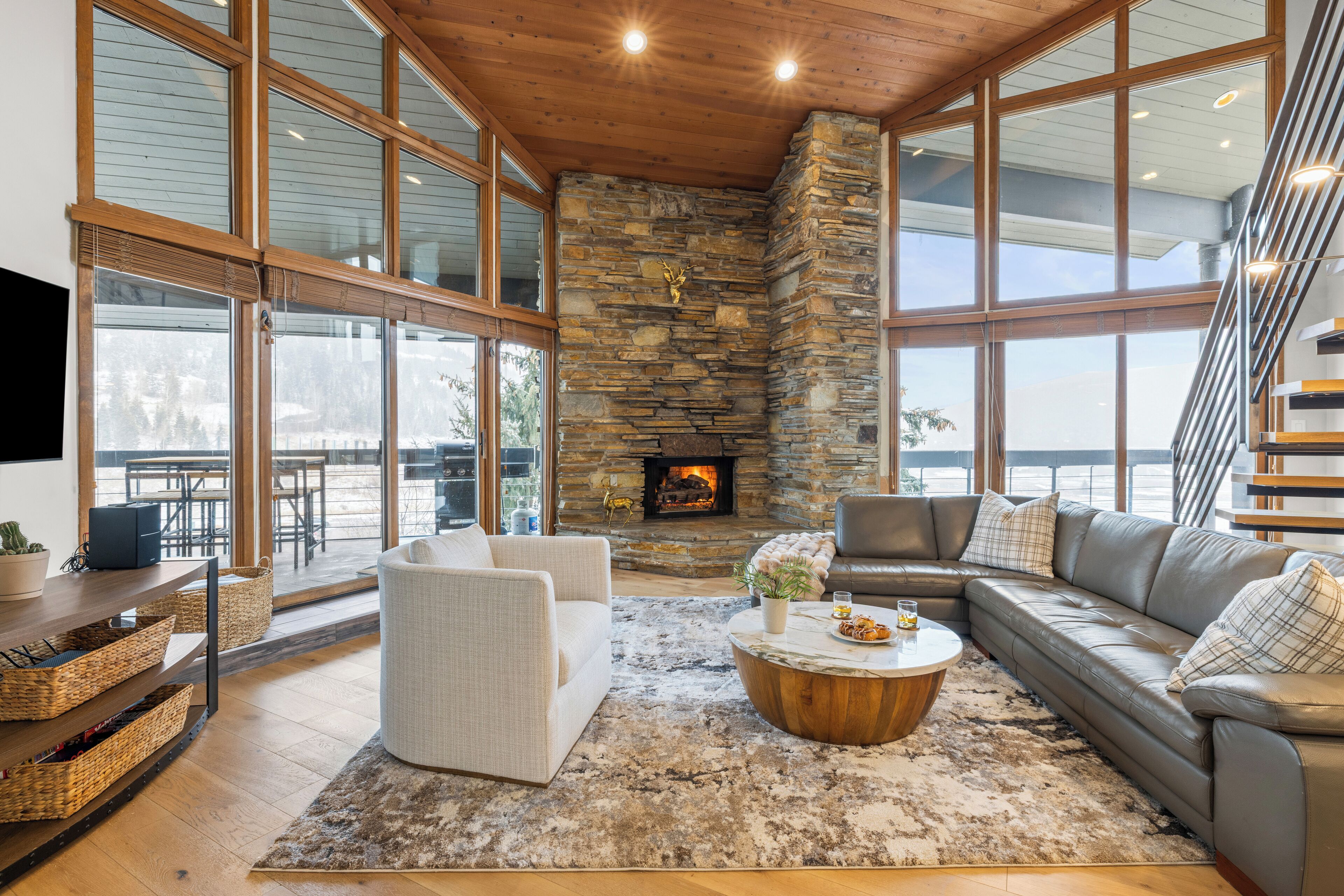 Smart TV, fireplace, offices