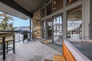 Outdoor dining - Walk to Slopes, Hot Tub, Views, Mins to Main St | Deer Valley Haven by AvantStay (Park City)