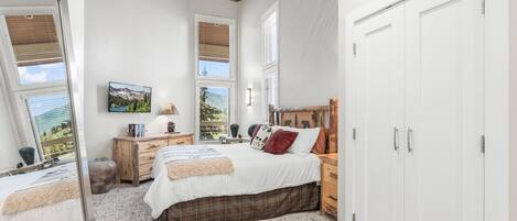 2 bedrooms, desk, iron/ironing board, free WiFi