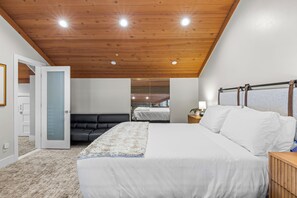 2 bedrooms, desk, iron/ironing board, free WiFi - Walk to Slopes, Hot Tub, Views, Mins to Main St | Deer Valley Haven by AvantStay (Park City)