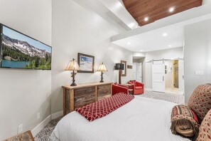 2 bedrooms, desk, iron/ironing board, free WiFi