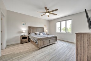 8 bedrooms, WiFi, bed sheets