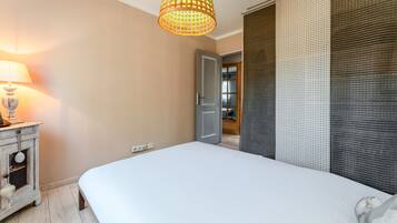 3 chambres, fer et planche Ă  repasser, Wi-Fi, draps fournis