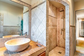 淋浴設備、提供毛巾