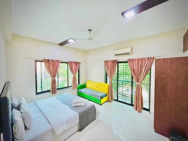 Shower, free toiletries, towels, soap