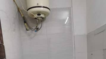Suihku, ilmaiset hygieniatuotteet, pyyhkeet, saippua