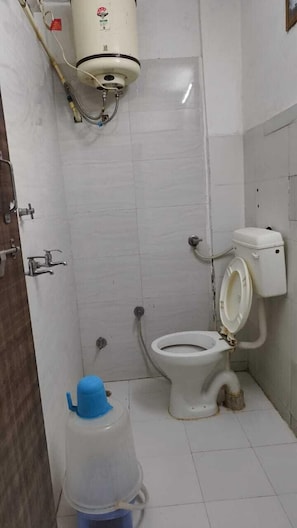Shower, free toiletries, towels, soap