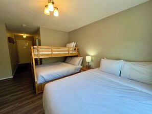 2 Schlafzimmer, Bügeleisen/Bügelbrett, kostenloses WLAN, Bettwäsche