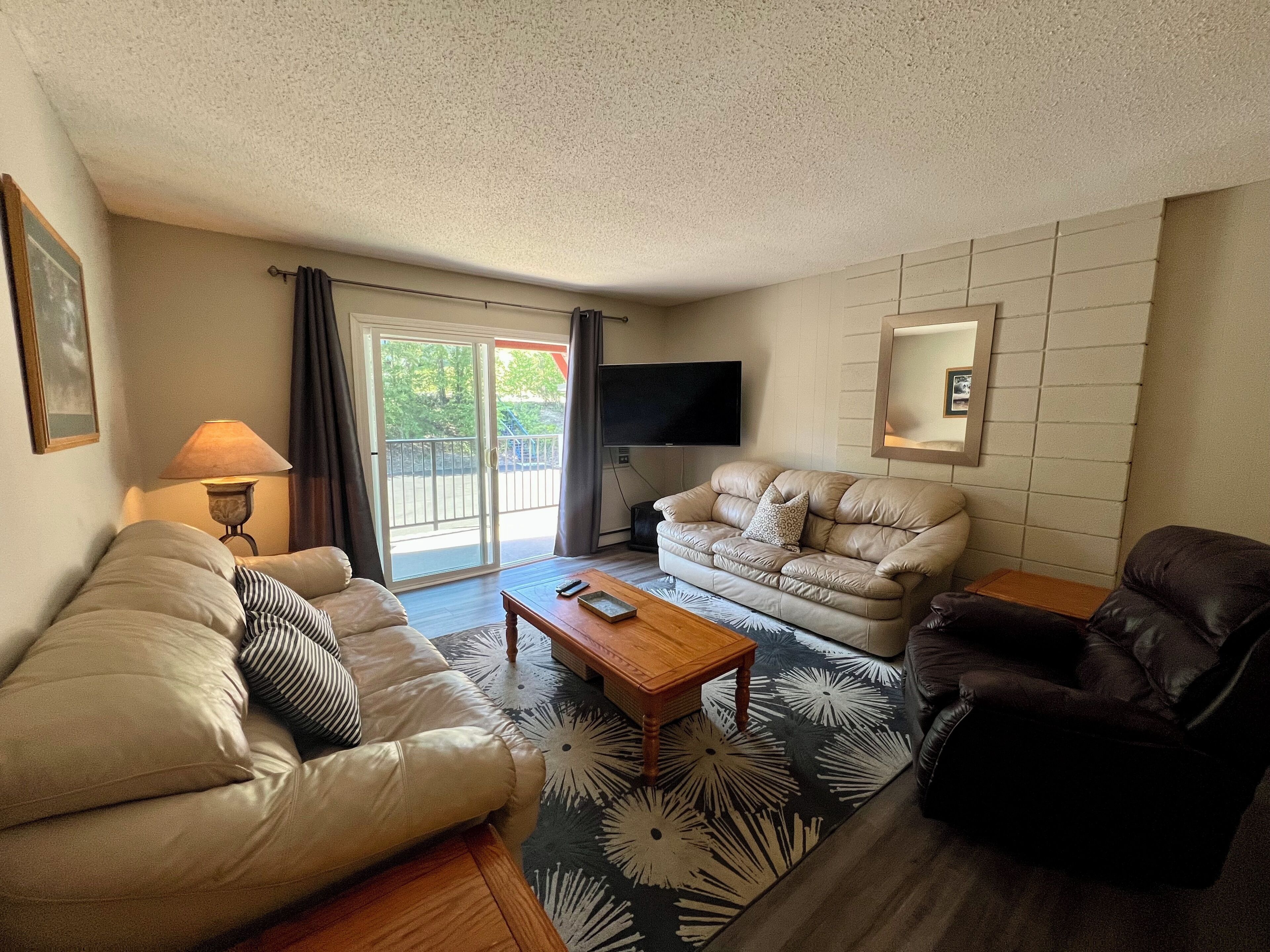 Cosy & relaxing. Smart TV with cable for evening entertainment.