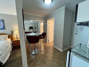 2 slaapkamers, een strijkplank/strijkijzer, gratis wifi, beddengoed