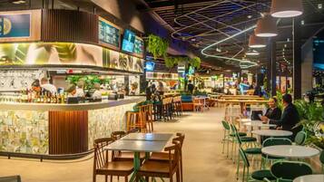 Apartment, 1 Bedroom | Bar (on property)