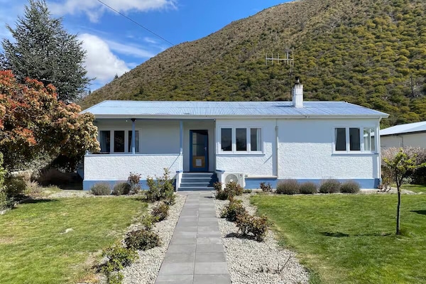 Front yard/ entrance