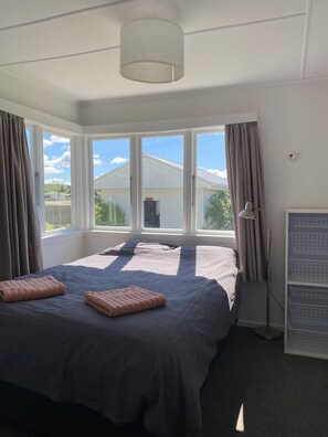 3 bedrooms, WiFi, bed sheets